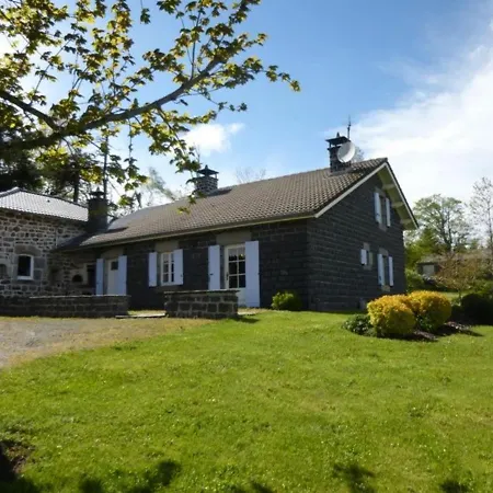 Holiday home Maison En Foret Avec Terrasse, Jeux Pour Enfants Et Cheminee, Pres Du Pic Du Lizieux Et Du Bleu - Fr-1-582-235 *